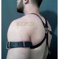 BUCKLE ARMBAND